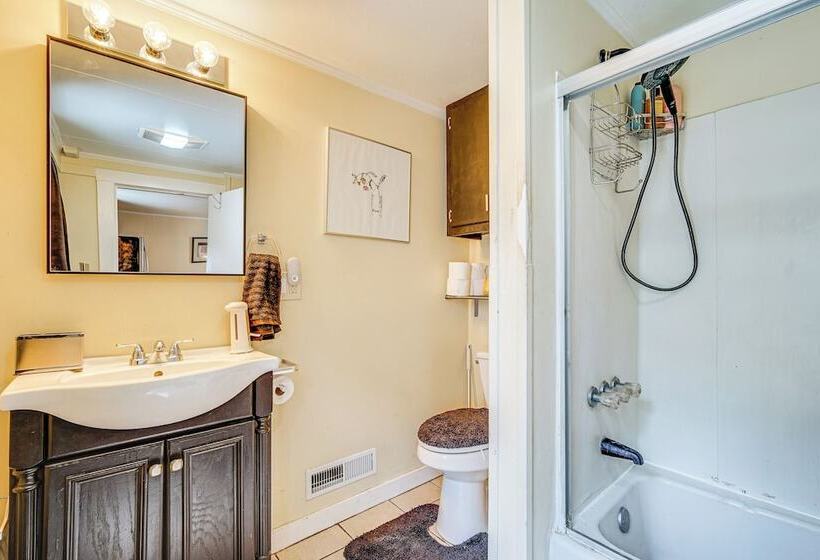 Bennington Gem W/ Smart Tv Near Historic District!