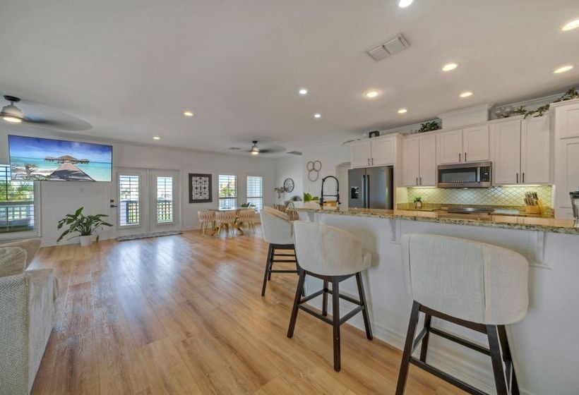 Billiards & Beaches By Avantstay Cart Boardwalk + Pool Table