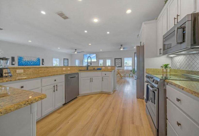 Billiards & Beaches By Avantstay Cart Boardwalk + Pool Table