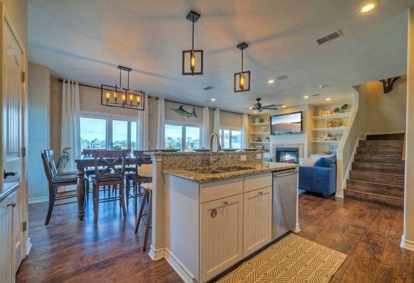 Boots & Beaches Avantstay Golf Cart, Brd Walk