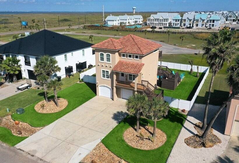 Boots & Beaches Avantstay Golf Cart, Brd Walk