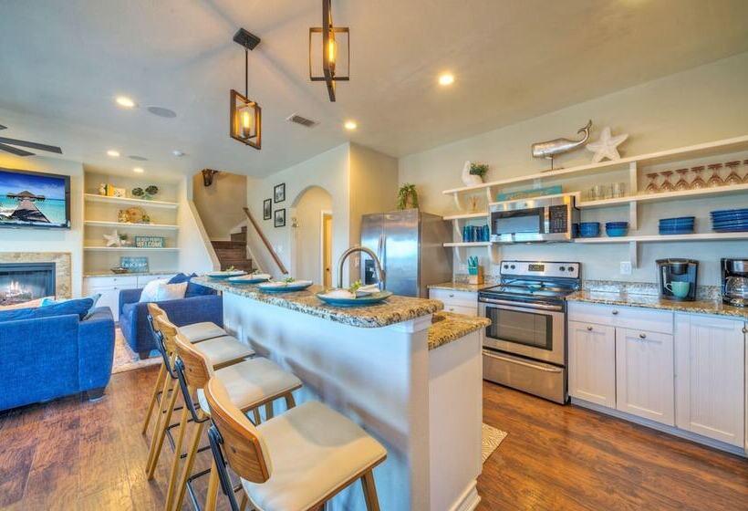 Boots & Beaches Avantstay Golf Cart, Brd Walk