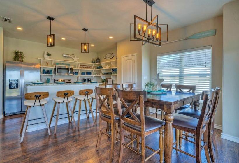 Boots & Beaches Avantstay Golf Cart, Brd Walk