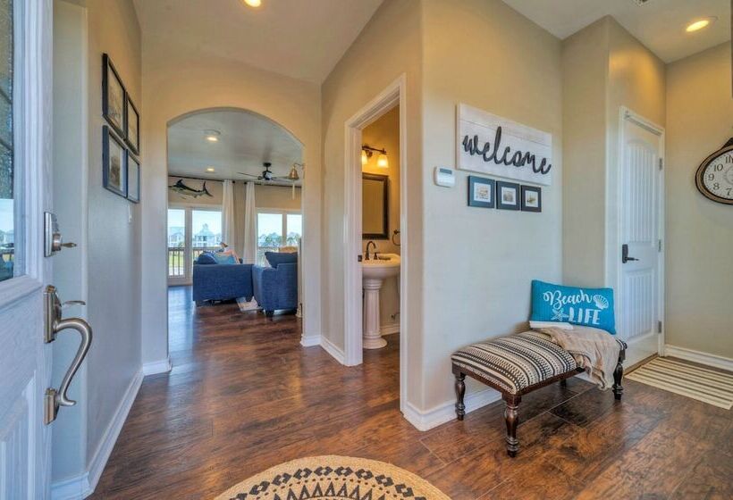 Boots & Beaches Avantstay Golf Cart, Brd Walk