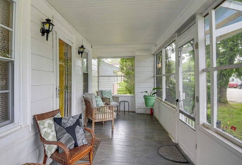 Charming Hampton Home ~ 7 Mi To Buckroe Beach!
