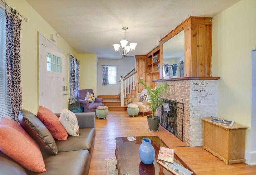 Charming Hampton Home ~ 7 Mi To Buckroe Beach!