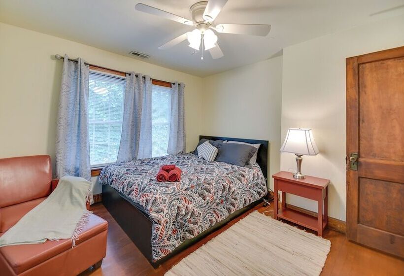 Charming Hampton Home ~ 7 Mi To Buckroe Beach!