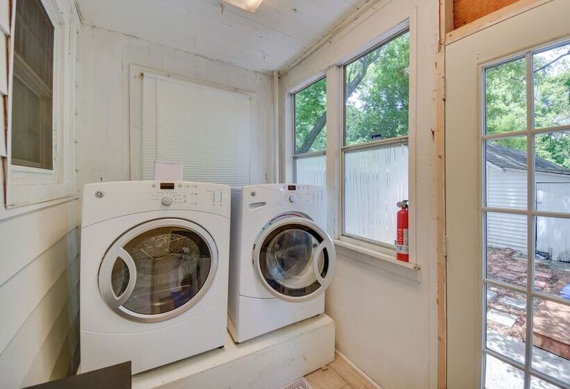 Charming Hampton Home ~ 7 Mi To Buckroe Beach!