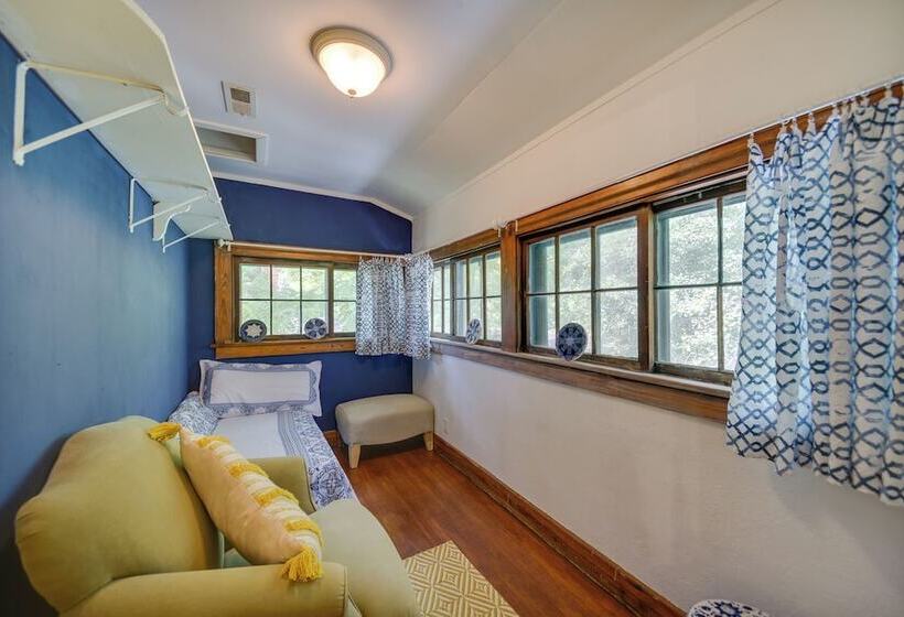 Charming Hampton Home ~ 7 Mi To Buckroe Beach!