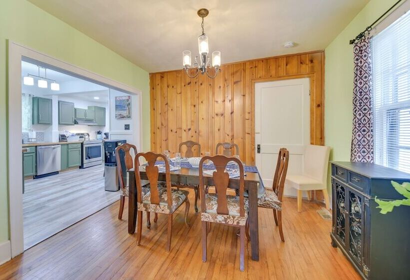 Charming Hampton Home ~ 7 Mi To Buckroe Beach!