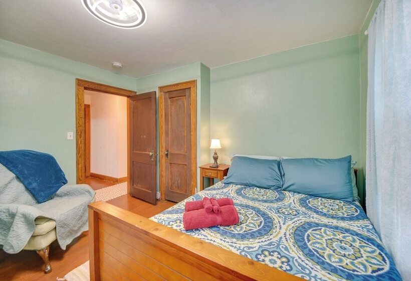 Charming Hampton Home ~ 7 Mi To Buckroe Beach!