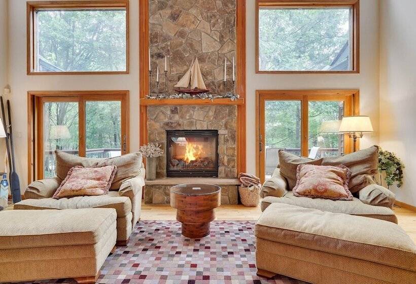 Elk Hollow By Avantstay Lakefront Chalet W/ Game Room & Fire Pit