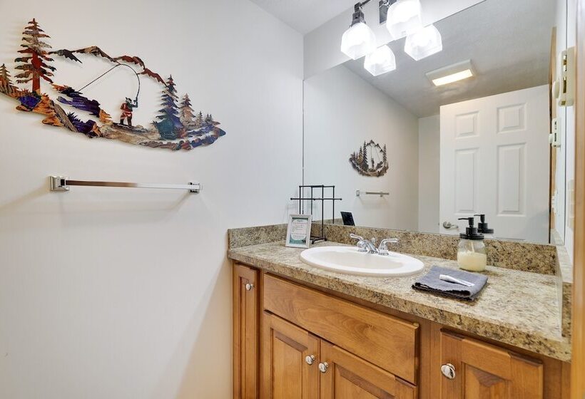 Elk Hollow By Avantstay Lakefront Chalet W/ Game Room & Fire Pit