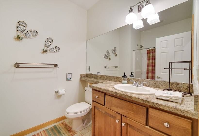 Elk Hollow By Avantstay Lakefront Chalet W/ Game Room & Fire Pit