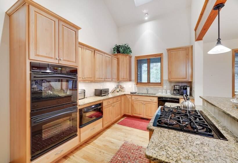 Elk Hollow By Avantstay Lakefront Chalet W/ Game Room & Fire Pit