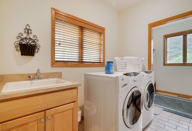 Elk Hollow By Avantstay Lakefront Chalet W/ Game Room & Fire Pit