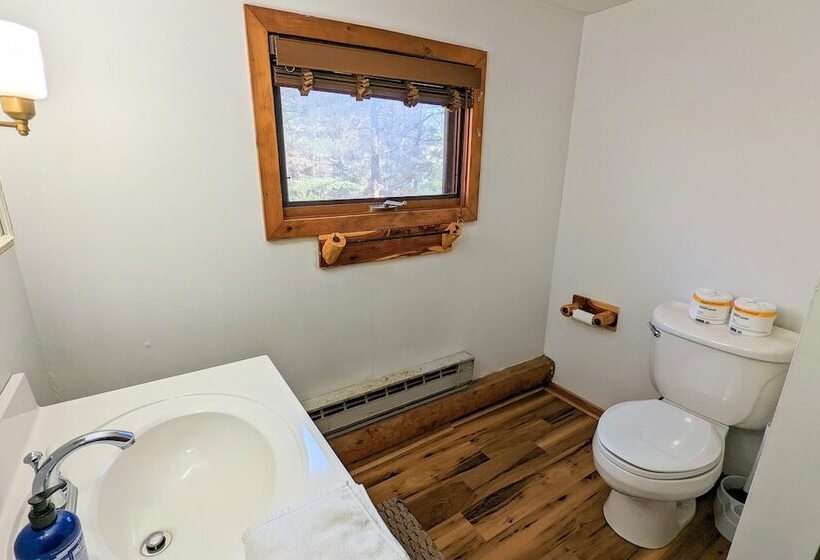 Hickory Cabin By Avantstay Firepit, Hot Tub, Game Room, Great Location