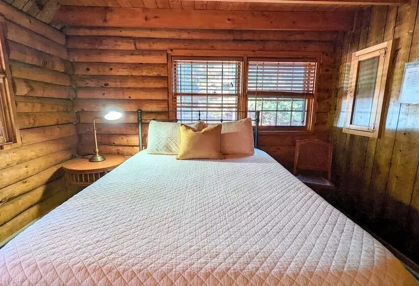 Hickory Cabin By Avantstay Firepit, Hot Tub, Game Room, Great Location