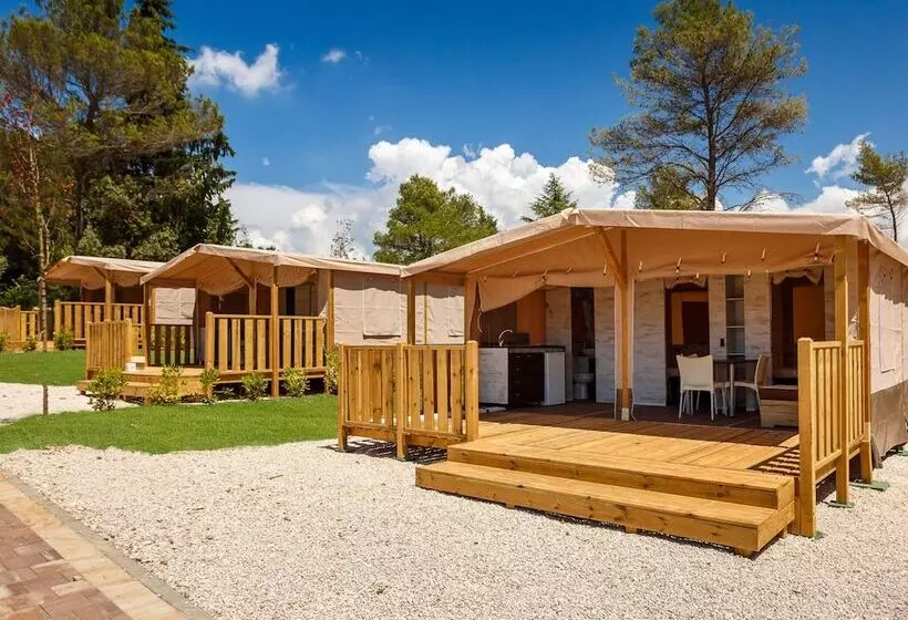 Hotelli Luxury Tent 11 Km. From Porec