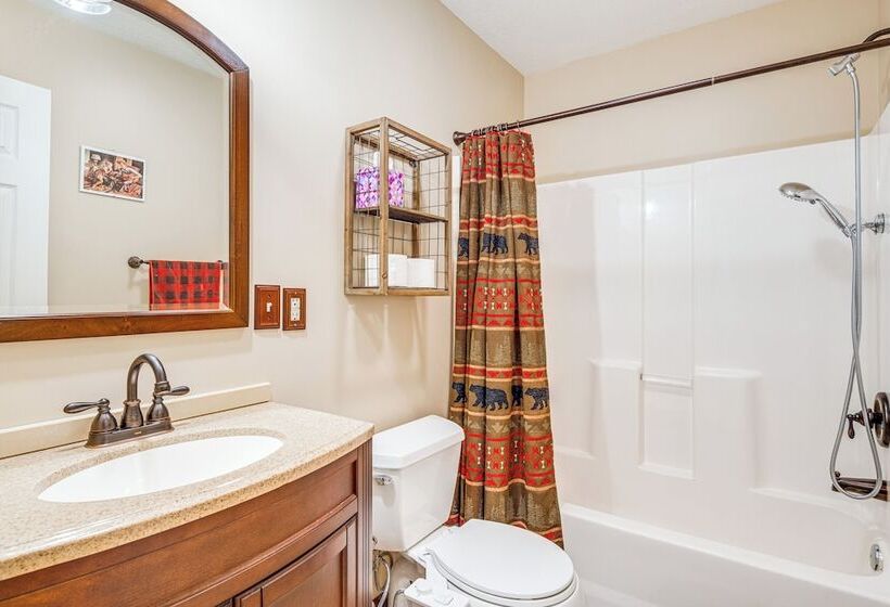 Lake Lure Mountain Retreat W/ Fire Pit & Gas Grill