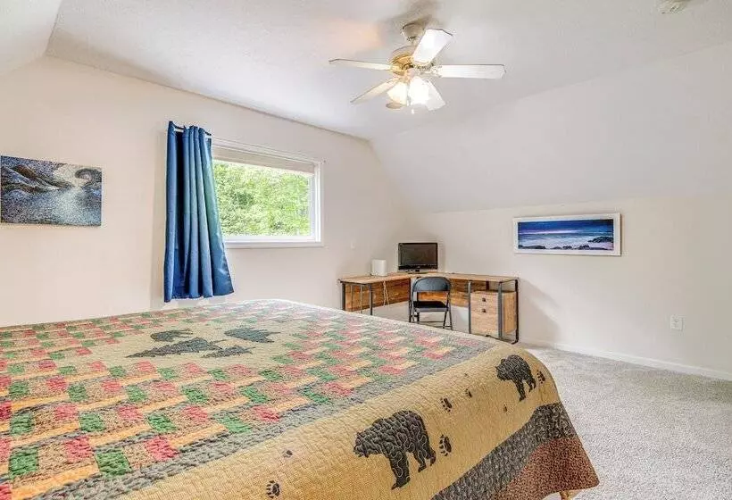 Lake Lure Mountain Retreat W/ Fire Pit & Gas Grill