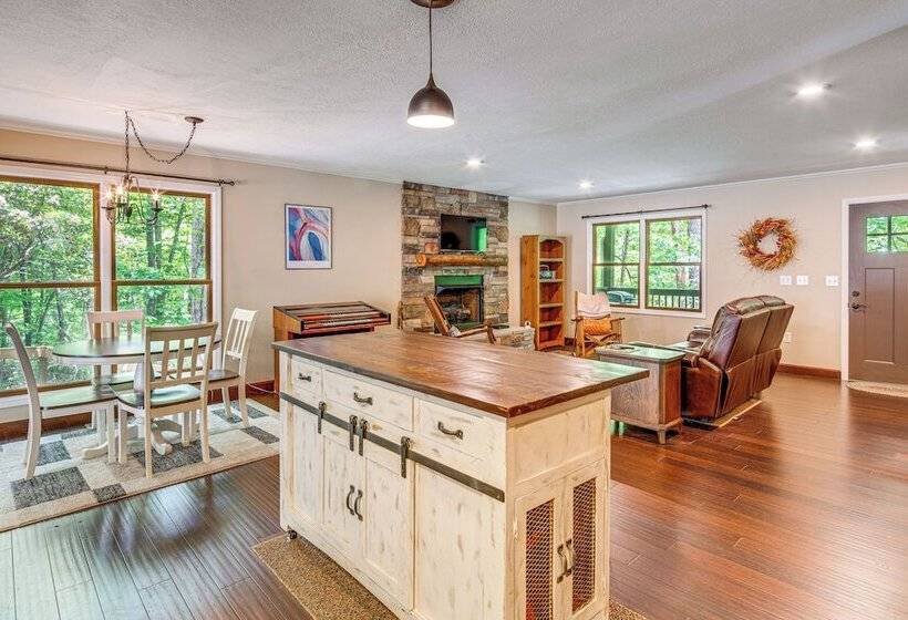 Lake Lure Mountain Retreat W/ Fire Pit & Gas Grill