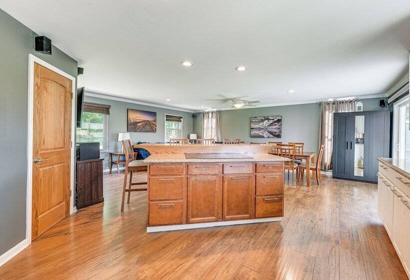 Lakefront Antioch Home W/ Dock, Kayaks & Game Room