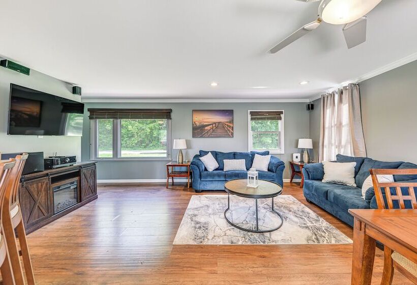 Lakefront Antioch Home W/ Dock, Kayaks & Game Room