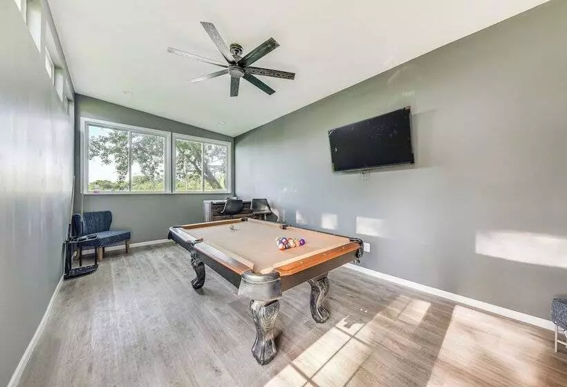 Lakefront Antioch Home W/ Dock, Kayaks & Game Room