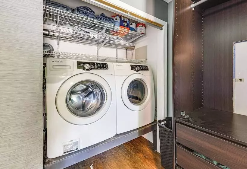 Lakefront Antioch Home W/ Dock, Kayaks & Game Room