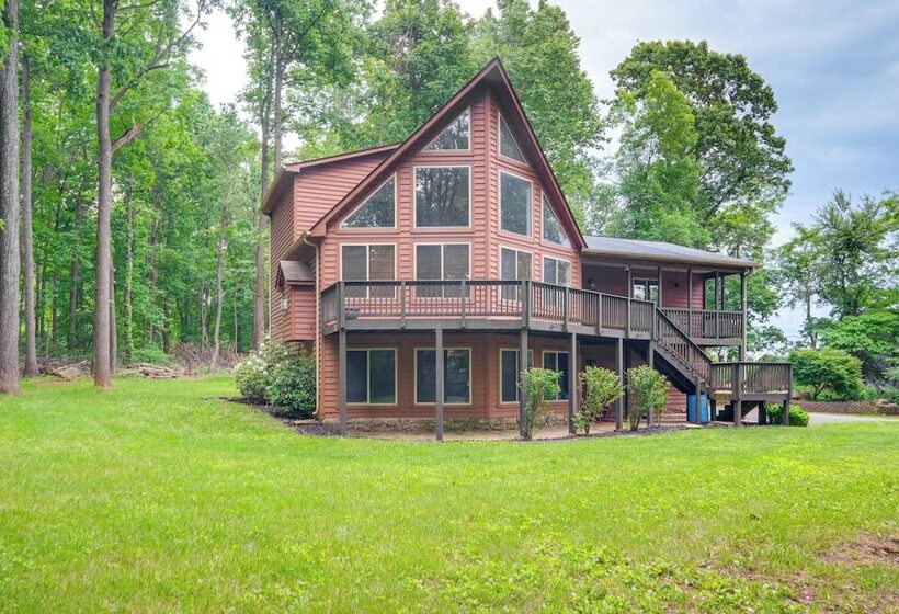 Linden Family Home W/ Yard < 5 Mi To Wineries!