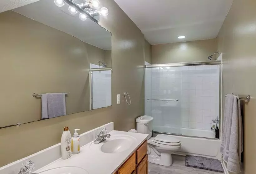 Linden Family Home W/ Yard < 5 Mi To Wineries!