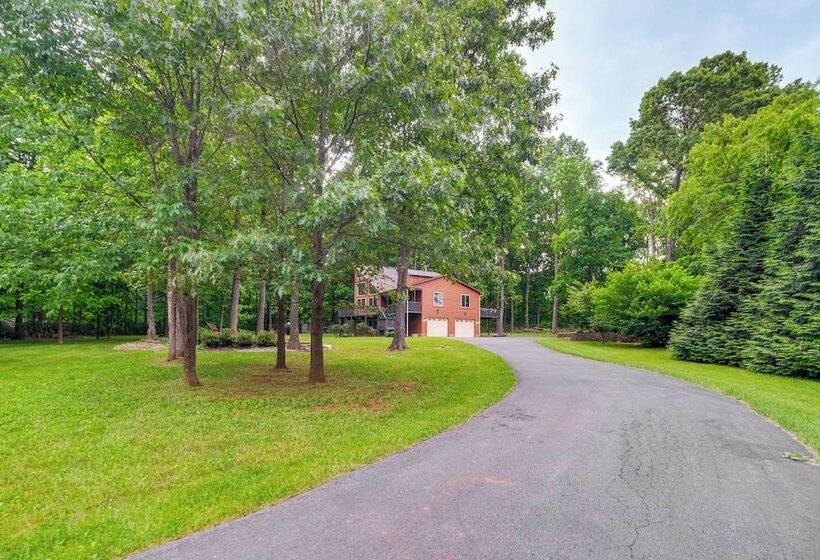 Linden Family Home W/ Yard < 5 Mi To Wineries!