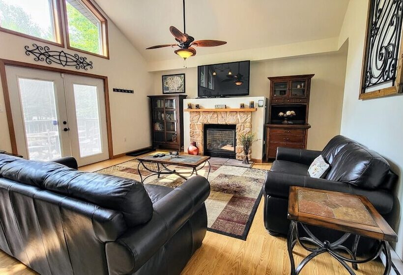 Mews Mountain House By Avantstay Walk To Beach, Hot Tub, Game Room