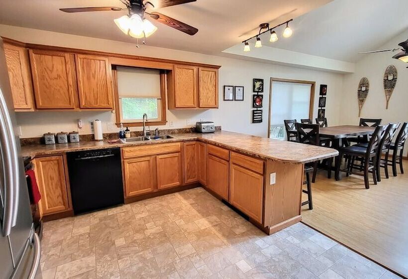 Mews Mountain House By Avantstay Walk To Beach, Hot Tub, Game Room