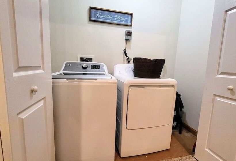 Mews Mountain House By Avantstay Walk To Beach, Hot Tub, Game Room