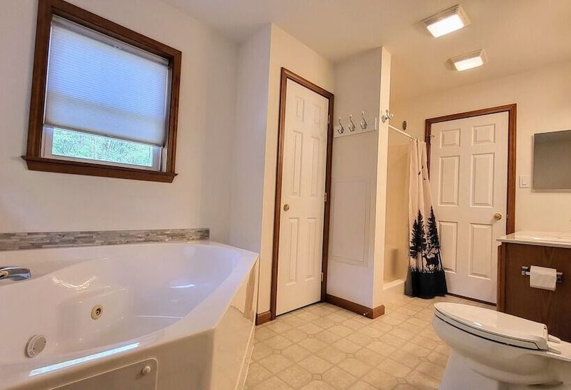 Mews Mountain House By Avantstay Walk To Beach, Hot Tub, Game Room