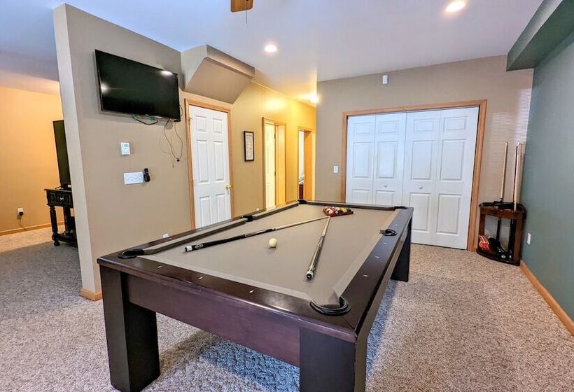 Mews Mountain House By Avantstay Walk To Beach, Hot Tub, Game Room