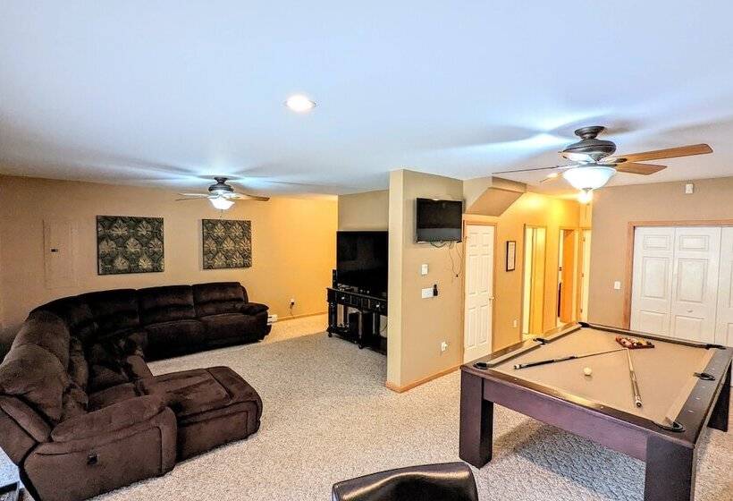 Mews Mountain House By Avantstay Walk To Beach, Hot Tub, Game Room