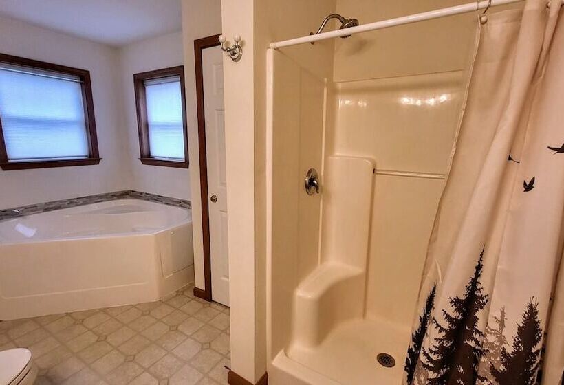 Mews Mountain House By Avantstay Walk To Beach, Hot Tub, Game Room