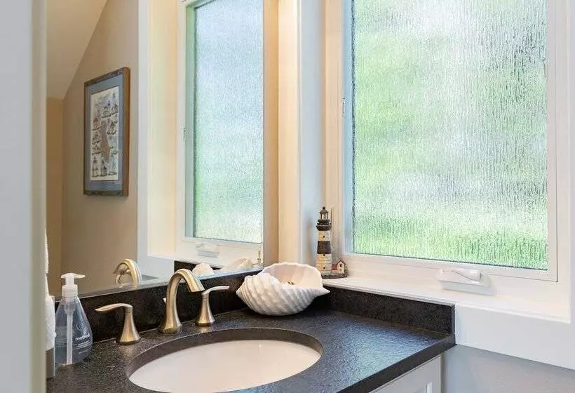 Mutiny Bay Ocean Breeze Retreat By Avantstay