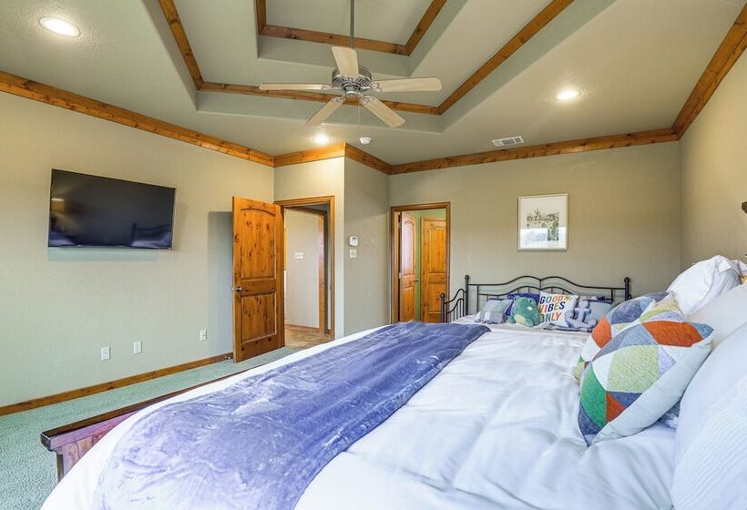 Pet Friendly Granbury Home W/ Lake Access & Grill!