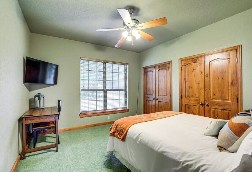 Pet Friendly Granbury Home W/ Lake Access & Grill!