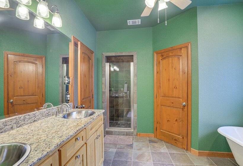 Pet Friendly Granbury Home W/ Lake Access & Grill!