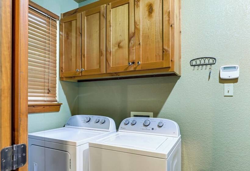 Pet Friendly Granbury Home W/ Lake Access & Grill!