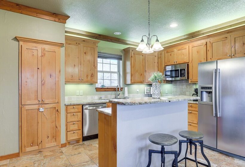 Pet Friendly Granbury Home W/ Lake Access & Grill!