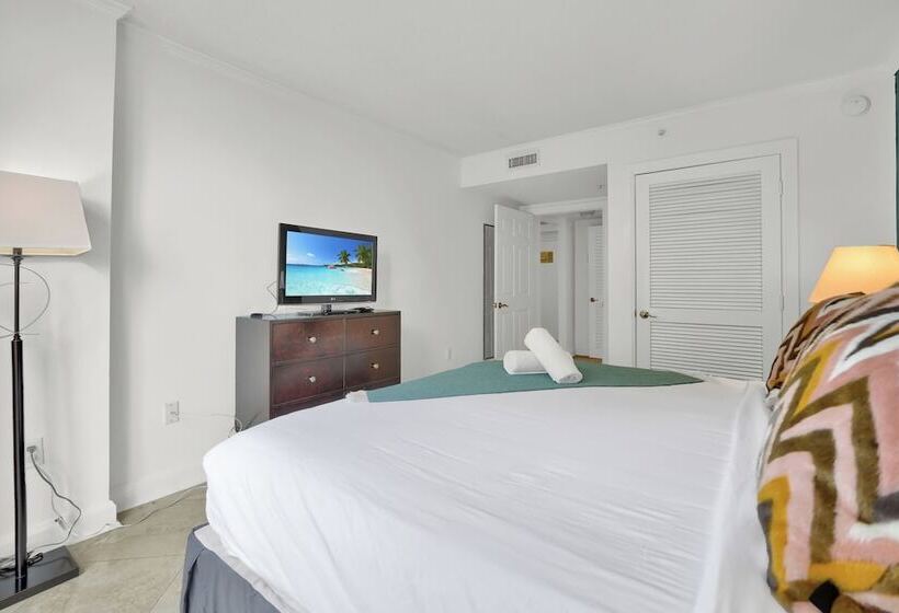 Relaxing Condo With Free Parking