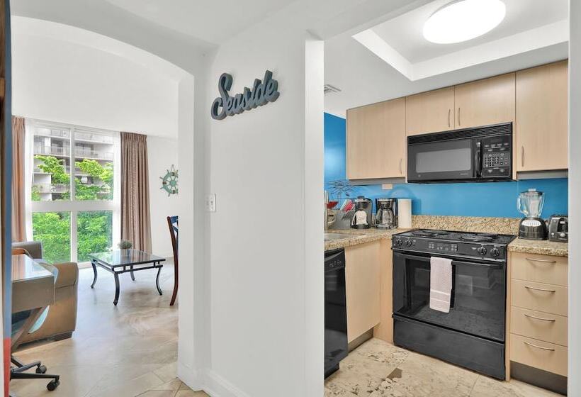 Relaxing Condo With Free Parking