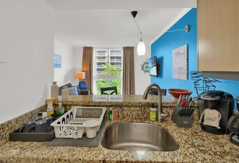 Relaxing Condo With Free Parking