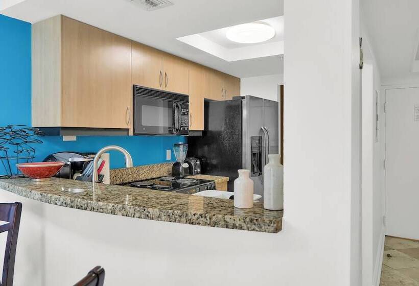 Relaxing Condo With Free Parking